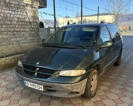 Зелений Крайслер Voyager, об'ємом двигуна 2.5 л та пробігом 420 тис. км за 2150 $, фото 1 на Automoto.ua