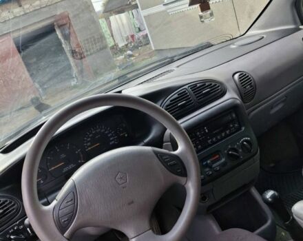 Зеленый Крайслер Вояджер, объемом двигателя 2.5 л и пробегом 432 тыс. км за 3500 $, фото 1 на Automoto.ua