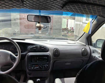 Зеленый Крайслер Вояджер, объемом двигателя 2.5 л и пробегом 432 тыс. км за 3500 $, фото 11 на Automoto.ua