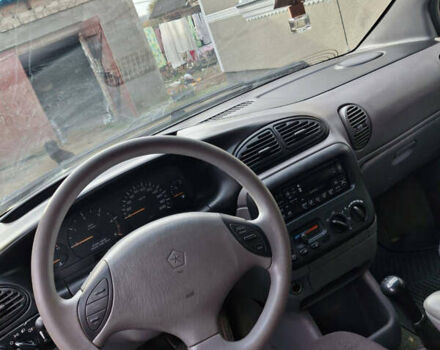 Зеленый Крайслер Вояджер, объемом двигателя 2.5 л и пробегом 432 тыс. км за 3500 $, фото 10 на Automoto.ua