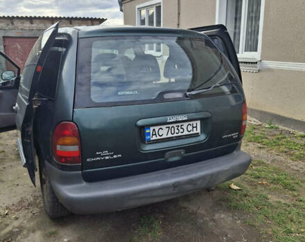 Зеленый Крайслер Вояджер, объемом двигателя 2.5 л и пробегом 432 тыс. км за 3500 $, фото 1 на Automoto.ua