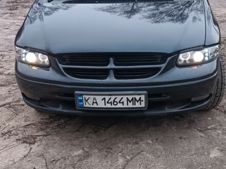 Зеленый Крайслер Вояджер, объемом двигателя 2.5 л и пробегом 400 тыс. км за 2957 $, фото 1 на Automoto.ua