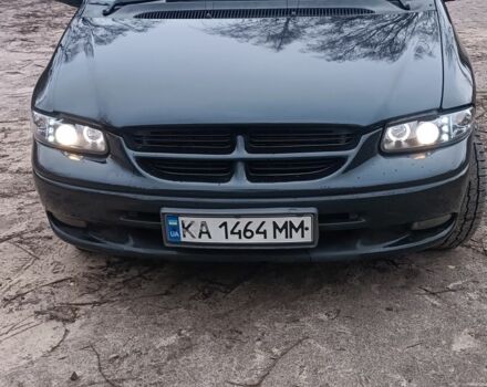 Зеленый Крайслер Вояджер, объемом двигателя 2.5 л и пробегом 400 тыс. км за 2957 $, фото 1 на Automoto.ua