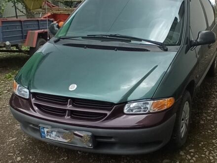 Зеленый Крайслер Вояджер, объемом двигателя 0 л и пробегом 320 тыс. км за 2526 $, фото 1 на Automoto.ua
