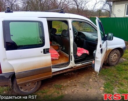 Белый Ситроен Берлинго, объемом двигателя 2 л и пробегом 550 тыс. км за 1800 $, фото 3 на Automoto.ua