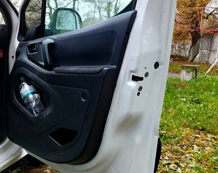 Білий Сітроен Берлінго, об'ємом двигуна 1.6 л та пробігом 280 тис. км за 5600 $, фото 7 на Automoto.ua
