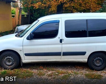 Белый Ситроен Берлинго, объемом двигателя 1.4 л и пробегом 300 тыс. км за 4500 $, фото 1 на Automoto.ua