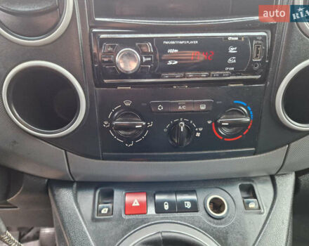 Белый Ситроен Берлинго, объемом двигателя 1.56 л и пробегом 350 тыс. км за 3500 $, фото 11 на Automoto.ua