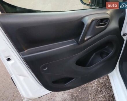 Білий Сітроен Берлінго, об'ємом двигуна 1.6 л та пробігом 313 тис. км за 5900 $, фото 63 на Automoto.ua