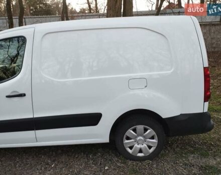 Білий Сітроен Берлінго, об'ємом двигуна 1.6 л та пробігом 313 тис. км за 5900 $, фото 17 на Automoto.ua