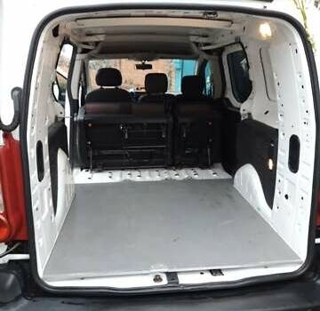 Белый Ситроен Берлинго, объемом двигателя 1.6 л и пробегом 190 тыс. км за 6800 $, фото 5 на Automoto.ua