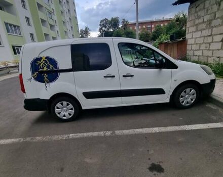 Белый Ситроен Берлинго, объемом двигателя 1.6 л и пробегом 190 тыс. км за 6800 $, фото 2 на Automoto.ua