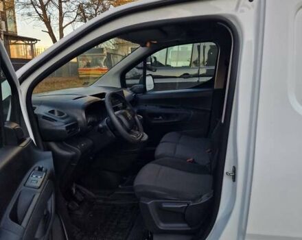 Белый Ситроен Берлинго, объемом двигателя 1.56 л и пробегом 276 тыс. км за 11000 $, фото 17 на Automoto.ua