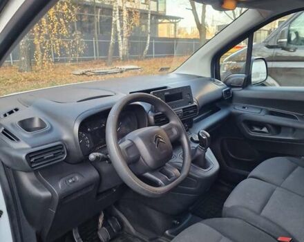 Белый Ситроен Берлинго, объемом двигателя 1.56 л и пробегом 276 тыс. км за 11000 $, фото 15 на Automoto.ua