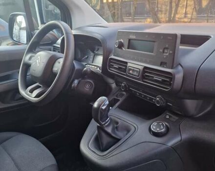 Белый Ситроен Берлинго, объемом двигателя 1.56 л и пробегом 276 тыс. км за 11000 $, фото 4 на Automoto.ua