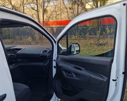Белый Ситроен Берлинго, объемом двигателя 1.56 л и пробегом 276 тыс. км за 11000 $, фото 10 на Automoto.ua