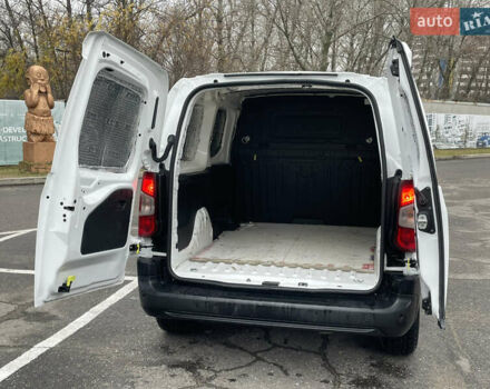 Белый Ситроен Берлинго, объемом двигателя 1.56 л и пробегом 125 тыс. км за 12900 $, фото 6 на Automoto.ua