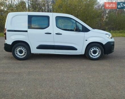 Белый Ситроен Берлинго, объемом двигателя 0 л и пробегом 35 тыс. км за 15000 $, фото 5 на Automoto.ua