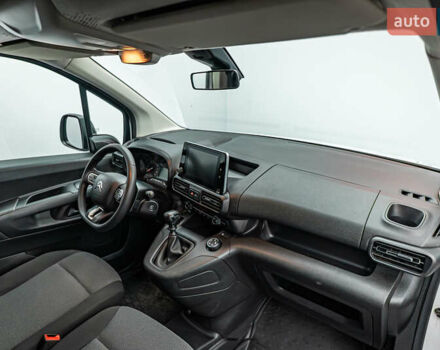 Білий Сітроен Берлінго, об'ємом двигуна 1.5 л та пробігом 71 тис. км за 17556 $, фото 9 на Automoto.ua