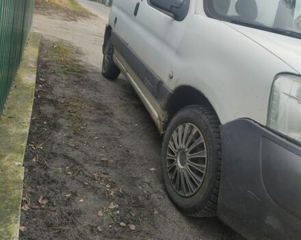 Білий Сітроен Берлінго, об'ємом двигуна 2 л та пробігом 145 тис. км за 1350 $, фото 2 на Automoto.ua