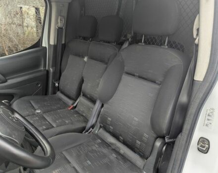 Білий Сітроен Берлінго, об'ємом двигуна 1.6 л та пробігом 405 тис. км за 4300 $, фото 5 на Automoto.ua