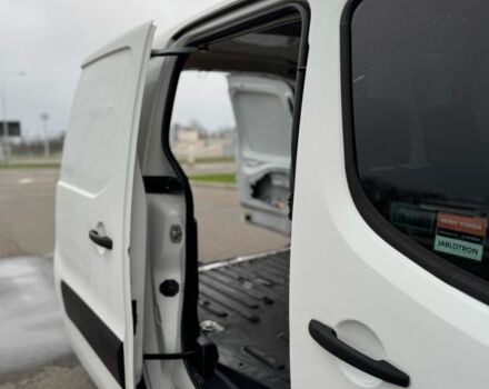 Белый Ситроен Берлинго, объемом двигателя 1.6 л и пробегом 303 тыс. км за 2499 $, фото 13 на Automoto.ua