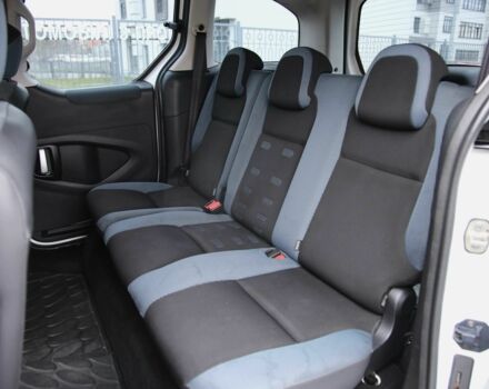 Білий Сітроен Берлінго, об'ємом двигуна 1.6 л та пробігом 239 тис. км за 6700 $, фото 7 на Automoto.ua