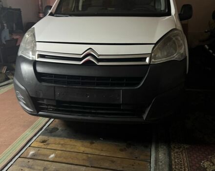 Белый Ситроен Берлинго, объемом двигателя 1.6 л и пробегом 240 тыс. км за 6988 $, фото 6 на Automoto.ua