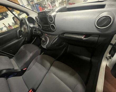 Белый Ситроен Берлинго, объемом двигателя 1.6 л и пробегом 240 тыс. км за 6988 $, фото 2 на Automoto.ua