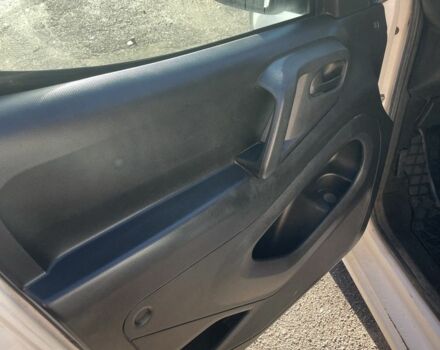 Белый Ситроен Берлинго, объемом двигателя 1.6 л и пробегом 298 тыс. км за 7100 $, фото 13 на Automoto.ua