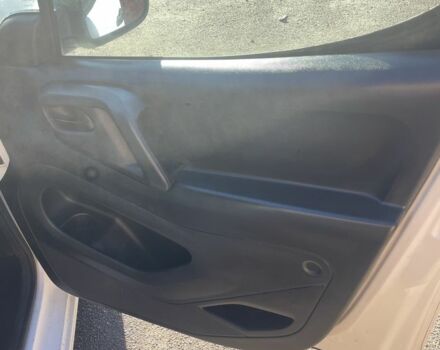 Белый Ситроен Берлинго, объемом двигателя 1.6 л и пробегом 298 тыс. км за 7100 $, фото 7 на Automoto.ua