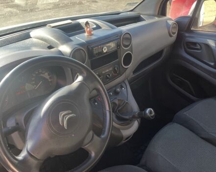 Белый Ситроен Берлинго, объемом двигателя 1.6 л и пробегом 298 тыс. км за 7100 $, фото 17 на Automoto.ua