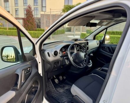 Белый Ситроен Берлинго, объемом двигателя 1.6 л и пробегом 190 тыс. км за 9400 $, фото 5 на Automoto.ua