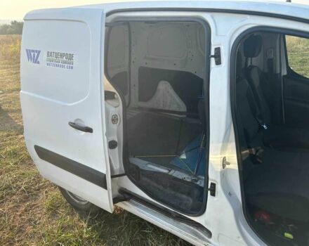 Белый Ситроен Берлинго, объемом двигателя 1.6 л и пробегом 223 тыс. км за 8200 $, фото 3 на Automoto.ua