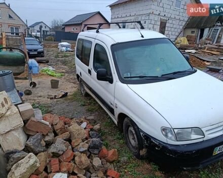 Белый Ситроен Берлинго, объемом двигателя 1.9 л и пробегом 450 тыс. км за 600 $, фото 1 на Automoto.ua