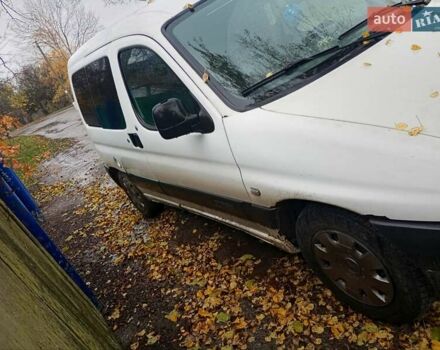 Белый Ситроен Берлинго, объемом двигателя 2 л и пробегом 370 тыс. км за 3200 $, фото 2 на Automoto.ua