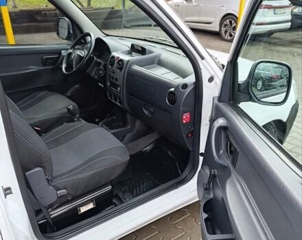 Белый Ситроен Берлинго, объемом двигателя 2 л и пробегом 176 тыс. км за 3999 $, фото 11 на Automoto.ua