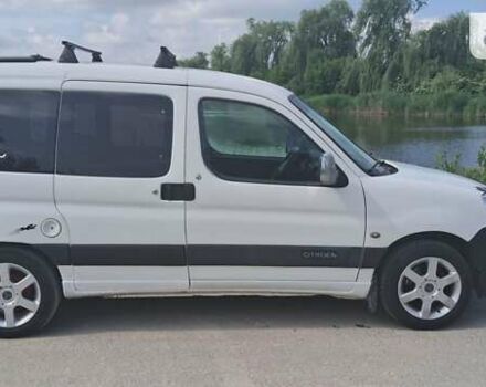 Белый Ситроен Берлинго, объемом двигателя 1.6 л и пробегом 410 тыс. км за 2999 $, фото 5 на Automoto.ua