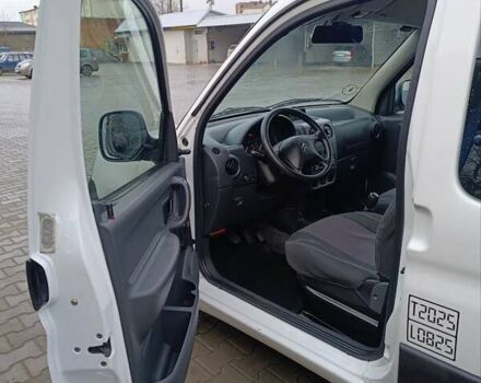 Белый Ситроен Берлинго, объемом двигателя 2 л и пробегом 176 тыс. км за 3999 $, фото 7 на Automoto.ua