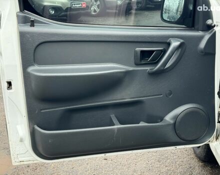 Белый Ситроен Берлинго, объемом двигателя 2 л и пробегом 410 тыс. км за 3990 $, фото 10 на Automoto.ua