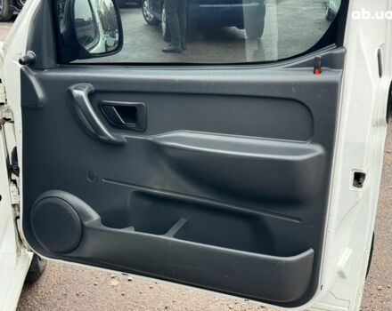 Белый Ситроен Берлинго, объемом двигателя 2 л и пробегом 410 тыс. км за 3990 $, фото 14 на Automoto.ua