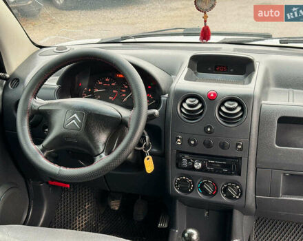 Белый Ситроен Берлинго, объемом двигателя 2 л и пробегом 410 тыс. км за 3990 $, фото 16 на Automoto.ua