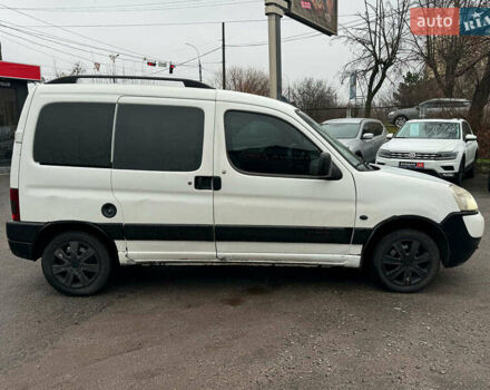 Белый Ситроен Берлинго, объемом двигателя 2 л и пробегом 410 тыс. км за 3990 $, фото 7 на Automoto.ua