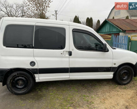 Белый Ситроен Берлинго, объемом двигателя 1.36 л и пробегом 333 тыс. км за 3300 $, фото 1 на Automoto.ua