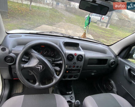 Белый Ситроен Берлинго, объемом двигателя 2 л и пробегом 315 тыс. км за 3250 $, фото 5 на Automoto.ua