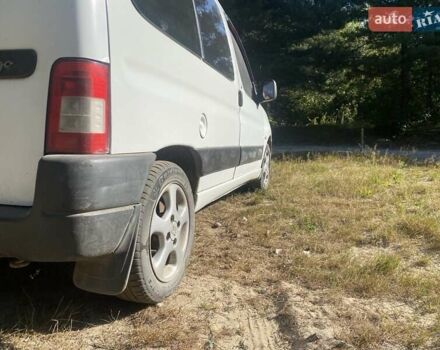Білий Сітроен Берлінго, об'ємом двигуна 2 л та пробігом 375 тис. км за 3650 $, фото 1 на Automoto.ua