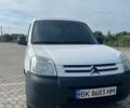 Білий Сітроен Берлінго, об'ємом двигуна 2 л та пробігом 299 тис. км за 3300 $, фото 1 на Automoto.ua