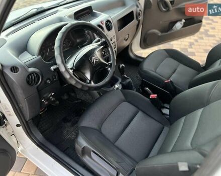 Белый Ситроен Берлинго, объемом двигателя 2 л и пробегом 345 тыс. км за 2999 $, фото 15 на Automoto.ua