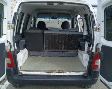 Белый Ситроен Берлинго, объемом двигателя 1.4 л и пробегом 443 тыс. км за 2700 $, фото 9 на Automoto.ua