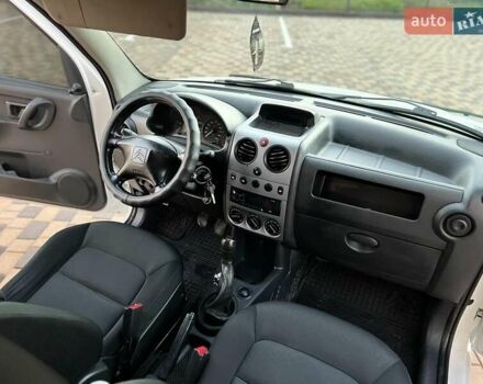 Белый Ситроен Берлинго, объемом двигателя 2 л и пробегом 345 тыс. км за 2999 $, фото 11 на Automoto.ua